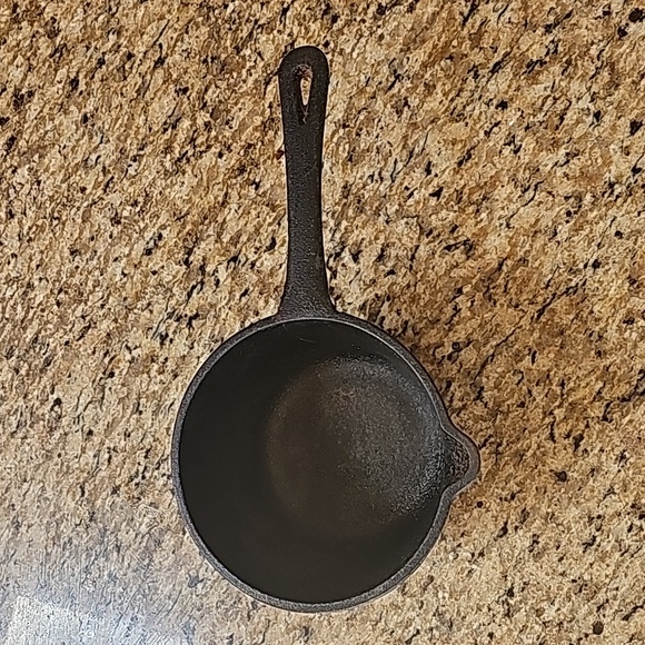 Jim Beam cast iron basting pot sauce pot with spout - Picture 2 of 9